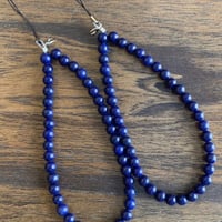 تعليقه جوال خرز طبيعي ازرق