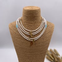 سلسال لولو مع حرف مطلي ذهب