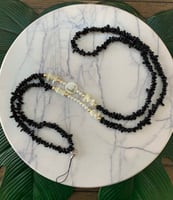 تعليقه جوال حجر اسود مع حرف عادي