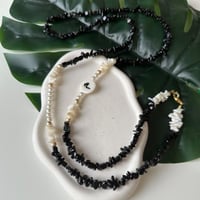 تعليقه جوال حجر اسود ( مع حرف م )