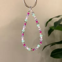 ميداليه مفتاح خرز ملونه