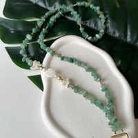 تعليقه بطاقه حجر اخضر