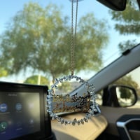 تعليقه سياره مع دعاء مطلي ذهب