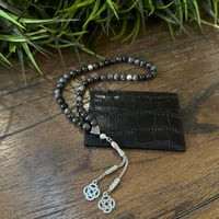 سبحه مصنوعه من خرز طبيعي