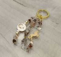 ميداليه مفتاح مع حصان مطلي ذهب )