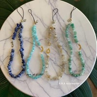 تعليقات جوال حجر مع حرف مطلي ذهب