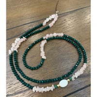 تعليقه جوال طويله مع حجر بينك وخرز زيتي