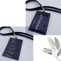 تعليقه بطاقه + حامل بطاقه جلد