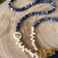 تعليقه بطاقه مع اسم مطلي ذهب + حامل بطاقه جلد