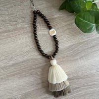 تعليقه جوال خرز مع هدب