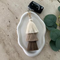 ميدالية مفتاح هدب بيج