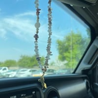 تعليقه سياره حجر مع ( حصان مطلي ذهب )