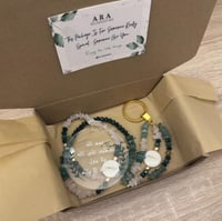 تعليقه سياره حجر وردي واخضر