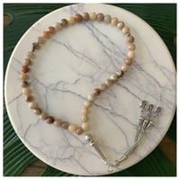 سبحه مصنوعه من خرز طبيعي