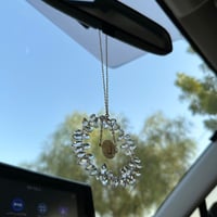 تعليقه سياره مع حرف عادي