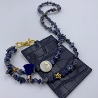 تعليقه بطاقه حجر + حامل بطاقه جلد