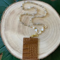 تعليقه بطاقه حجر + حامل بطاقه جلد