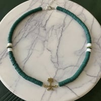 سلسال مع شعار سيفين ونخله