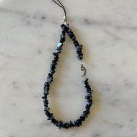 تعليقه جوال مع حرف مطلي ذهب - فضي -