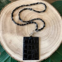 تعليقه بطاقه حجر اسود