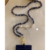 تعليقه بطاقه حجر ازرق