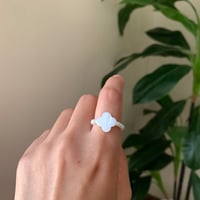 خاتم لولو مع وردة