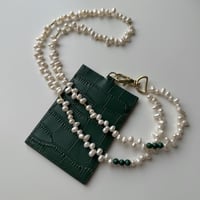 تعليقه بطاقه لولو زراعي مع خرز طبيعي اخضر