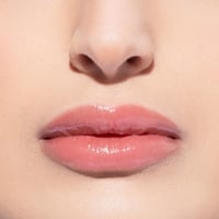 Option B She is Faumos Lip gloss-Bomb S