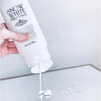 كريم سنو وايت من سيكريت كي تفتيح وتوحيد لون البشرة...