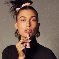 هايلي بيبر ملون و مرطب علاج الشفاه من رود