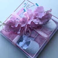 بوكس هديه مع طقم بربتوز وتنوره وربطه وجزمه