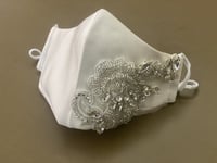 كمامة او وايت سكري فاتح سهرة مطرزة بالخرز الفضي