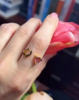 خاتم بتصميم حرف ناعم و حجر التورمالين