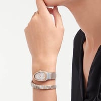 ساعة نسائية عصرية