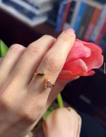 خاتم بتصميم حرف ناعم و حجر التورمالين