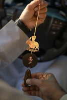 تعليقة سيارة عسكري مع الصوره وكسرة العود