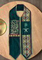 وشاح اليوم الوطني بنقش سدو