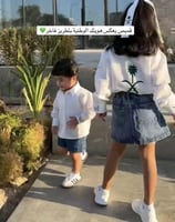 قميص كتان بتطريز شعار سيفين ونخلة