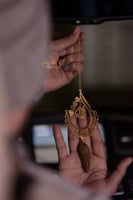 تعليقة بشكل قطرة يدويه مع كسرة العود