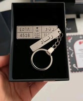 ميداليه سياره بالاسم