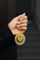 تعليقة رسمة الأيادي حسب طلبك