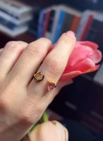 خاتم بتصميم حرف ناعم و حجر التورمالين