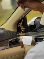 تعليقة كسرة العود بشكل خيل