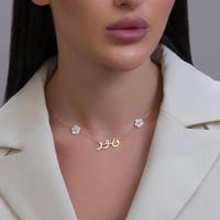 قلادة بالاسم مع وردة بالزركون