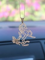 تعليقة سيارة بالاسم حسب الطلب