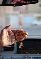 تعليقه سيارة بالاسم