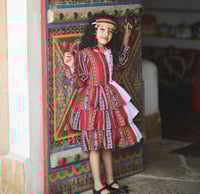 فستان سدو احمر بشعار يوم التاسيس