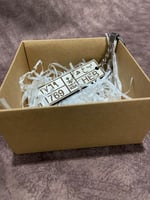 ميدلية او تعليقة بأحرف اللوحة