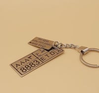 ميدالية مفاتيح لوحة السياره مع عباره