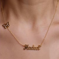 سلسال رقبة بتصميم الاسم مع فراشة مرصعه بالاحجار